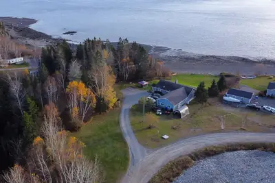 Image de Charming Beachfront Apt w/Home Cinema & Coffee Bar