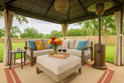 Image de Bella’s by the Bay • Pet friendly, fenced yard