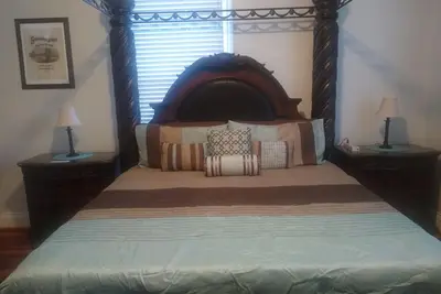 Image de 5 Minutes to Downtown Cincinnati in Beautiful Mainstrasse Village! !