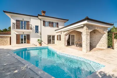 Villa with heated pool, garden, quiet location - Traveler Reiseburo Krk - Id 2381
