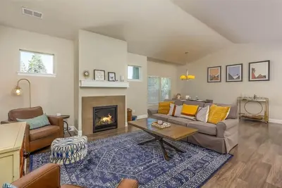 Image de Pet-Friendly Bend Escape with Cozy Fireplace