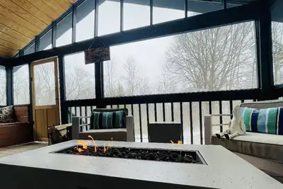 Image de Cozy House with Hot Tub
