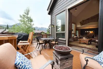 Image de Corner Cascade Village Condo - Largest deck - Fire Pit - Views - Heated Pool