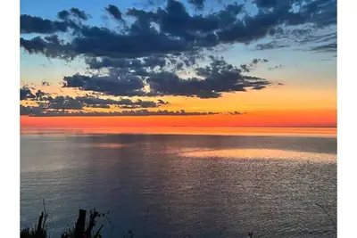 Image de Sunset Retreat on Beautiful Lake Ontario