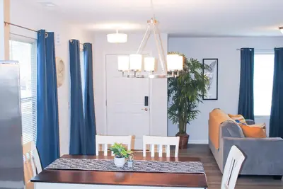 Image de Serene Beautiful Townhouse ~ 5min from Pnc Arena