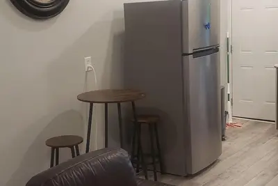 Image de Quaint house, quiet secluded  5 minutes from the beltline quiet park behind house