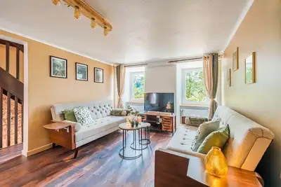 Image de Havre de paix au pied du château et des remparts