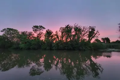 Image de Cozy canal cottage on Cedar Island steps away from sandy Lake Erie beaches! ! ! ! ! !
