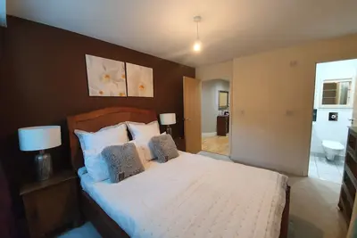 Image de 2 bedroom luxury waterfront apartment in Canary Wharf, London E14