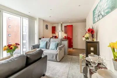 Image de A lovely third floor apartment just a short walk from the beach front and theatre.