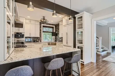 Image de 6 Bedroom Cherry Creek North / Congress Park Home