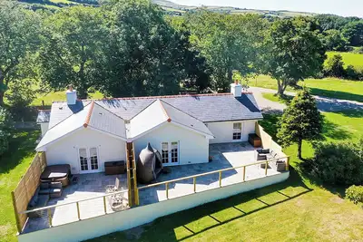 Bumblebee Cottage-Uk39918