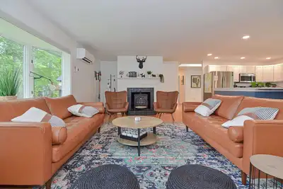 Image de Amazing Huge 6 bdrm Sebago Lake Waterfront Home