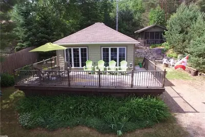 Image de Sunshine On The Green -Waterfront Cottage