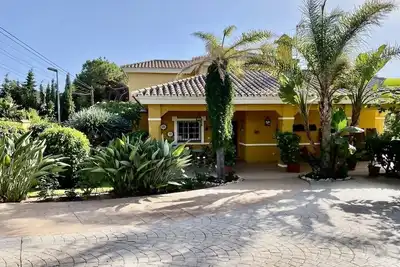 Image de Villa in Marbella 10 minutes from the beach in a natural setting