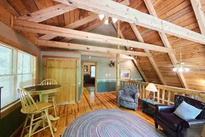 “The Creel” Luxury 2br Cabin with loft & view
