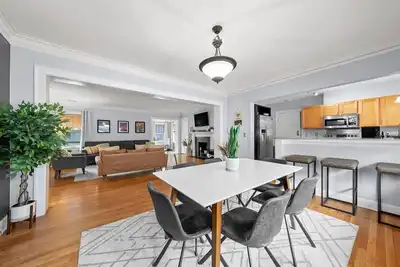 Image de Modern Kansas City Retreat on The Plaza
