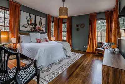 Image de Magnolia Paradise in Fondren! Close to Shops, Eatery & Hospitals