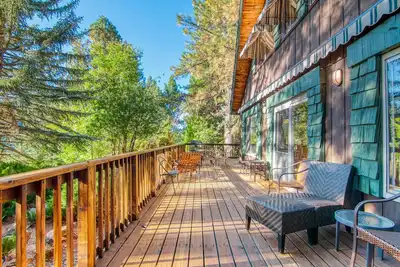 Image de As Far As We Go - Walking Distance to Fly-In Lake!