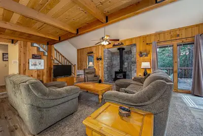 Image de Dragonfly Lodge - 3 Bdr + Loft-Hot Tub, Bls, A/C/ Pet friendly
