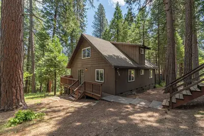 Image de Blue Lake Springs Cabin, Sleeps 10-12 People