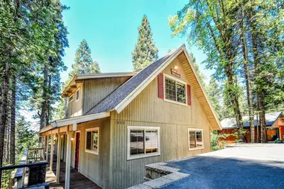 Image de Hugging Trees - 4 Bedroom 2 full, 2 half  Bath With Game Room, Sleeps 12