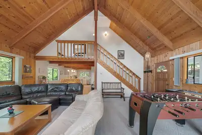 Image de Naughty Pines - Pet Friendly Cabin Steps Away From Hiking Trails