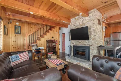 Image de Grey Wolf Manor - 4 Bedroom In Fly-In Acres, Walk To Fly-In Lake W/Free Access