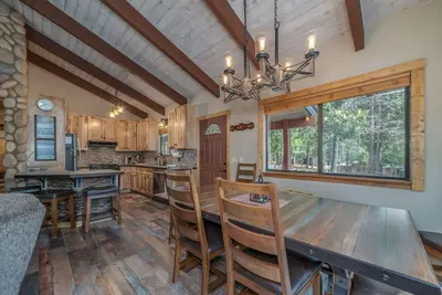 Image de *New Hot Tub* Dog Friendly, 4 Br In Big Trees Village W/Free Access To Btv Rec C