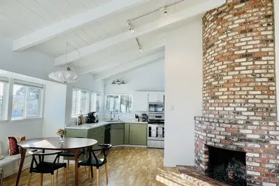 Image de Seacliff Mid Century Cottage 3 Min to Beach: Ocean Views, Deck and Hot Tub