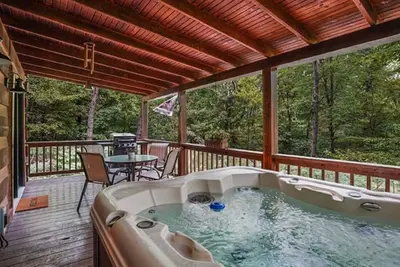 Image de Private, Cozy and Close to Everything!