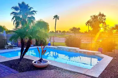 Image de Refreshing Pool, backyard oasis, golf course views, fire pit, master suite