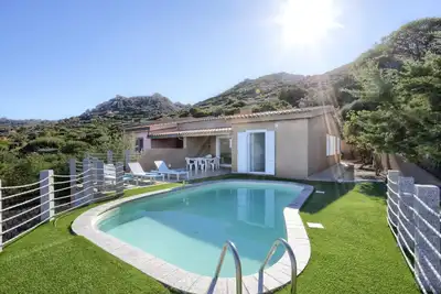 Image de El Pireo: Villa with Private Pool and Spacious Outdoor Area