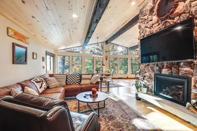 Image de Northwoods Cabin w\/ Lake Access & Boat Dock