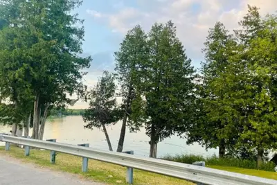 Image de Cottage with Water Activities near Toronto