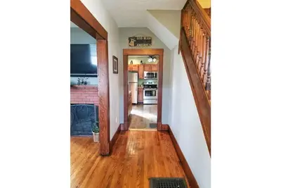 Image de Beautiful House walk to everything downtown!