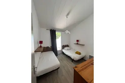 Image de Charme et tranquillité à 150 mètres de l'océan! ! !
