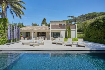 Image de Villa Fortune avec piscine au Parc de la Moutte à Saint-Tropez