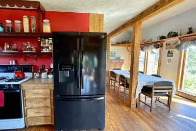 Image de Spacious home w/riverview, minutes from state parks and ocean beaches, sleeps 11