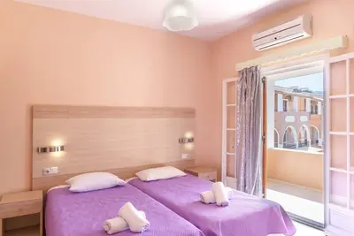 Image de Appartement Dora Pagoi 3 avec vue sur les montagnes, jardin partagé et Wi-Fi.