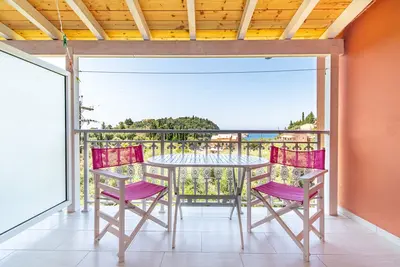Image de Studio 'Arianna Deluxe Studio 20' avec vue sur la mer, piscine partagée et Wi-Fi.