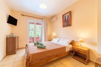 Image de Studio 'Arianna Studio 16' avec piscine partagée, balcon et Wi-Fi.