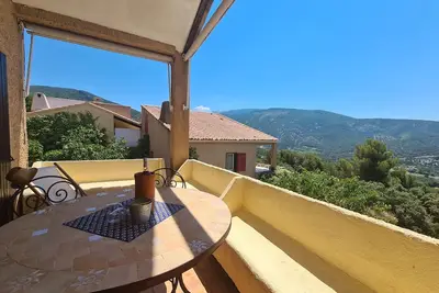 Image de Bastidon avec vue magnifique sur le Mont Ventoux!