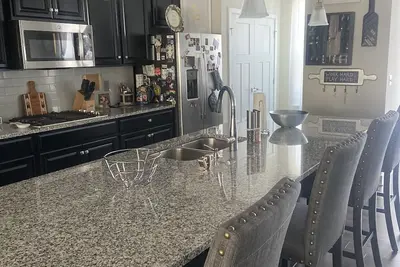 Image de Brand new townhome - 30 minutes from Dc!