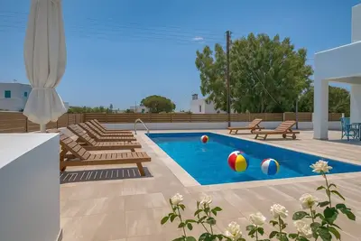 Image de Paros Seaside Splendor - Apollo's Poolside Retreat