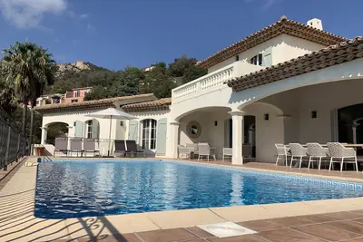 Image de Golfe de Saint Tropez. Grande villa piscine+appartement, proche centre village.