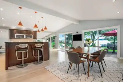 Image de Luxury on the Lake: Southwest Michigan Retreat!