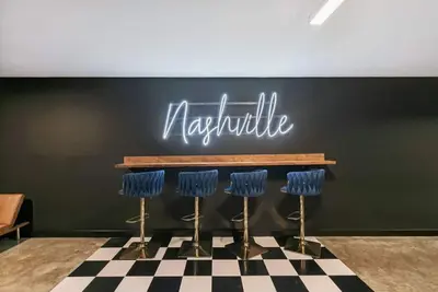 Image de Skyline Vue 4 Suites 6 Baths | Rooftop + Game Room