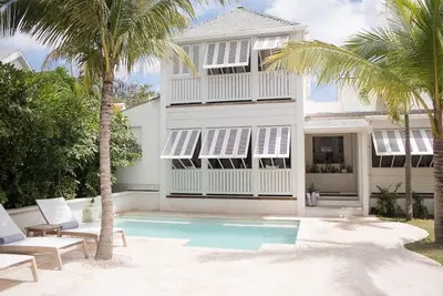 Luxury Dunmore Town Home w/Heated Pool