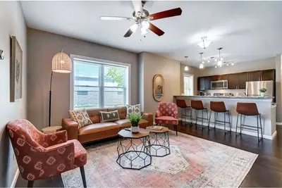 Image de Oakley Square Sleeps 5-Fully Remodeled-Walkable
